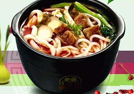 15年憑借一碗土豆粉開近千家店，秘訣是什么？