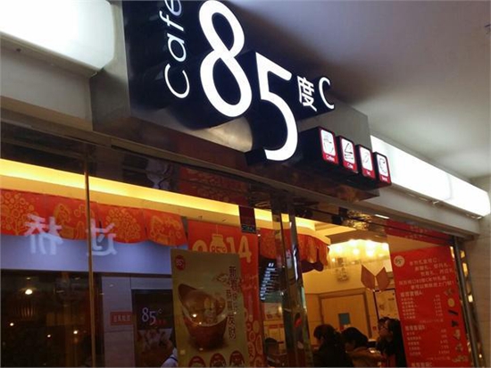 85°C 迎星巴克而上，勇氣何來？