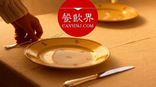 日本咖啡館馬失前蹄，原因竟是品牌升級？#周末一參#|餐飲界