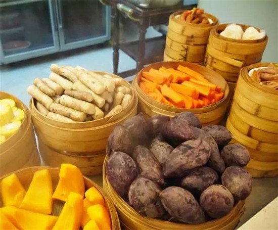 你覺得不上檔次的那些餐飲，卻為何頻頻能夠引爆市場？