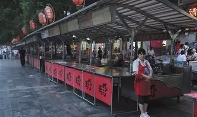 北京繁華商業(yè)區(qū)擠滿外地餐飲，老北京小吃全面萎縮