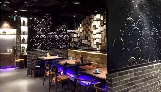 宮保雞丁烤魚，這道胡同深處的單品是多有個性