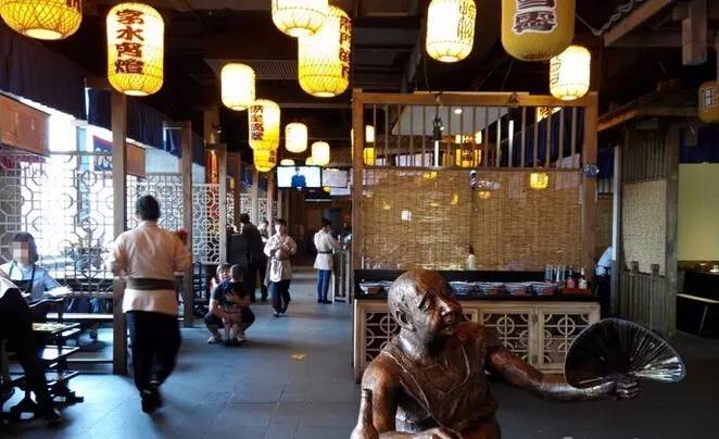 街邊店VS購(gòu)物中心，火鍋品牌的玩法大不同!來(lái)看它們?cè)趺醋?