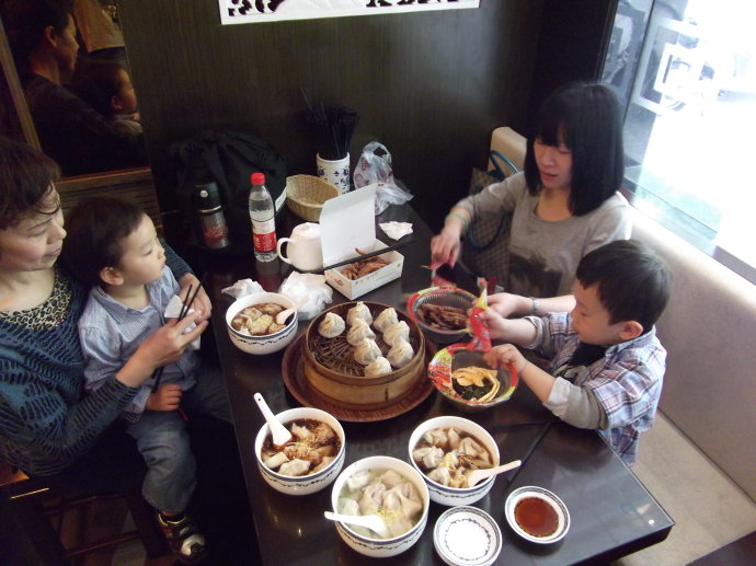 餛飩店20年都辦不下證，總理推動(dòng)“放管服”有望結(jié)束這種荒誕