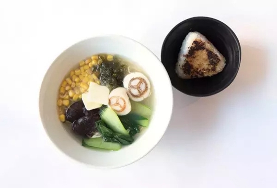 奔馳干起了餐飲，網(wǎng)友評價(jià)是這樣的……