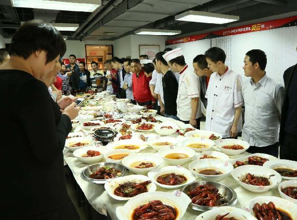 打造“白粉級”餐飲爆品，這個(gè)品類讓他一年瘋賣4個(gè)億