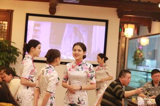 1個(gè)月火爆整個(gè)重慶，這家重慶火鍋店到底做了啥?