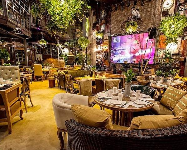 開便利店、書店、花店、家具店……餐飲老板開始跨界！
