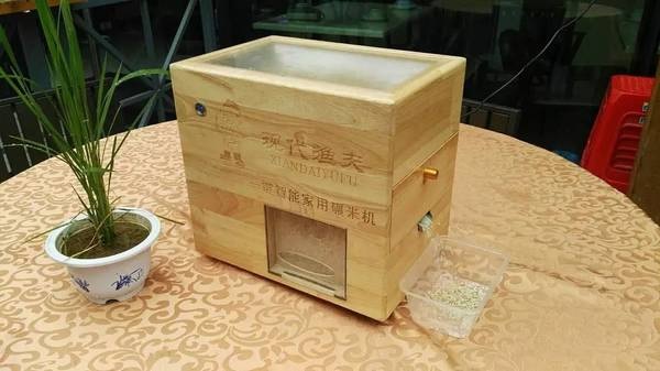 這家粥店竟然把碾米機(jī)搬上了餐桌！并成功吸引了美女網(wǎng)紅關(guān)注！