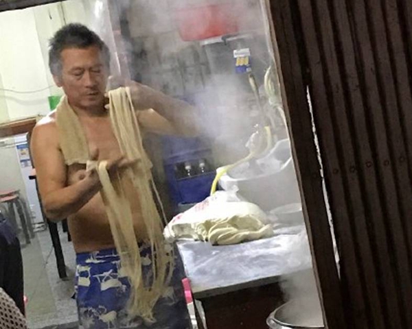驚動美食大V和《男人裝》的“京城第一拉面”，竟只要10塊錢一碗？|餐飲界
