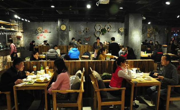 每天只賣一道菜月入120萬日元，她成功的秘訣是什么？|餐飲界