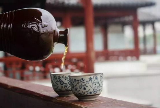 耘林黑杜酒拔草：百年工藝，古法釀造果然名不虛傳！|餐飲界