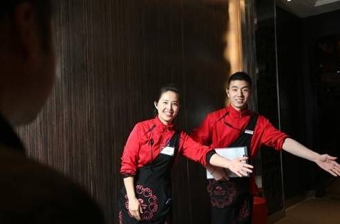 占領(lǐng)北上廣深、布局海外7國(guó)，擁有200+門店的海底撈為什么不在重慶開(kāi)店？|餐飲界