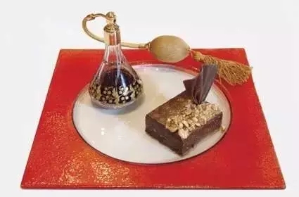 美國紐約曼哈頓出現(xiàn)最貴甜品，真心吃不起！|餐飲界