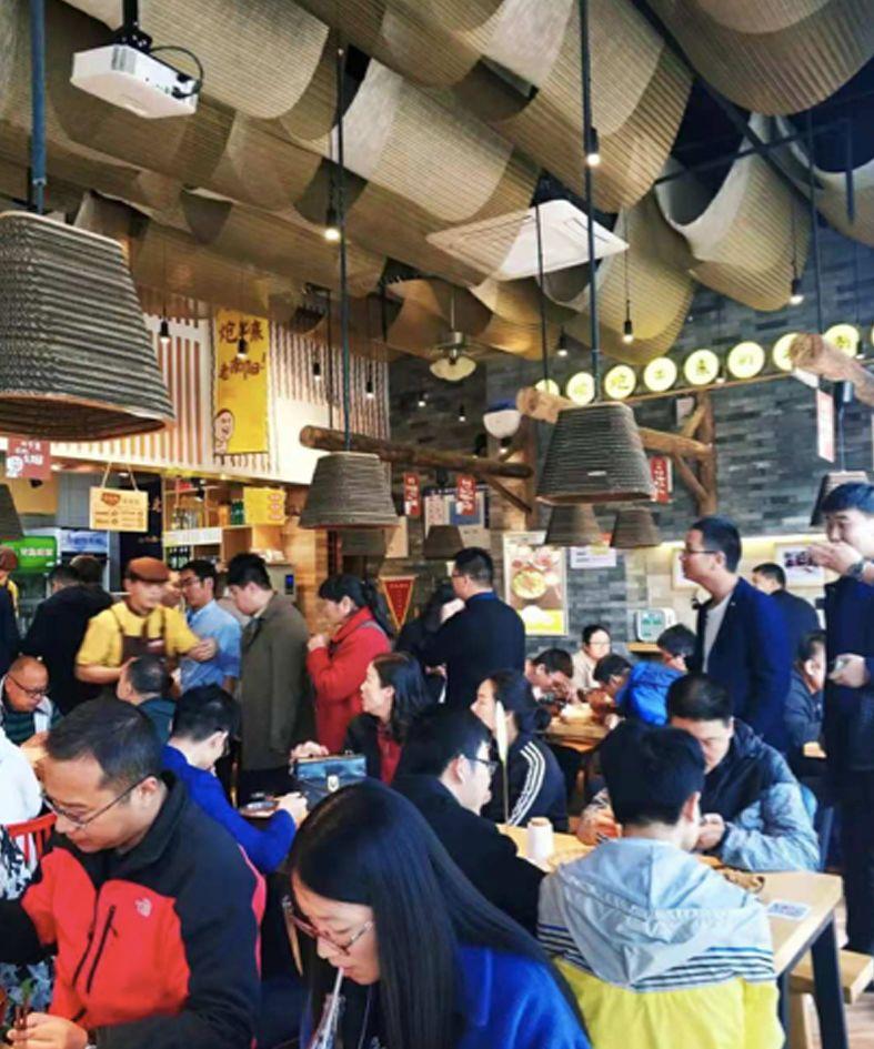 100多平的店面日收1.5萬，翻座達(dá)6次以上，憑什么？