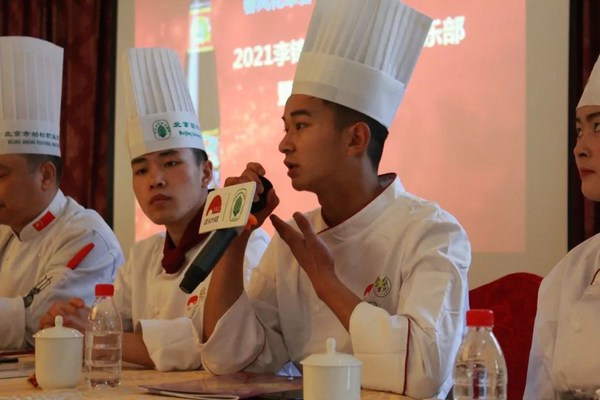 3個(gè)月當(dāng)上炒鍋領(lǐng)班，李錦記助00后小伙"北漂"學(xué)廚獲新生|餐飲界