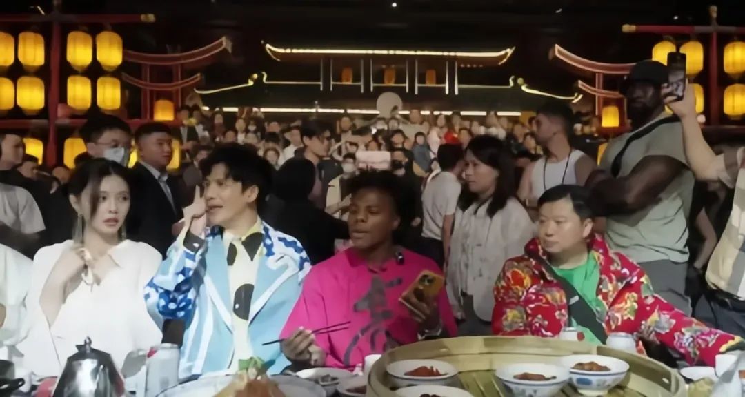 散裝英語撬動(dòng)億級(jí)流量：餐企公關(guān)啟示錄|餐飲界