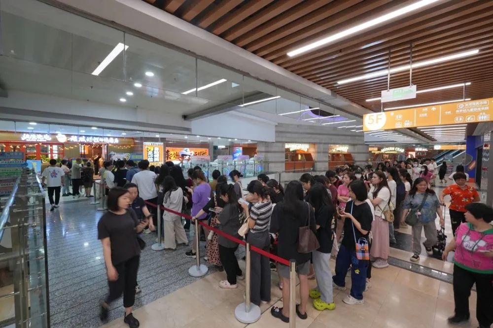 登頂熱搜，這家烤肉店憑何讓頂流商圈為之瘋狂？|餐飲界