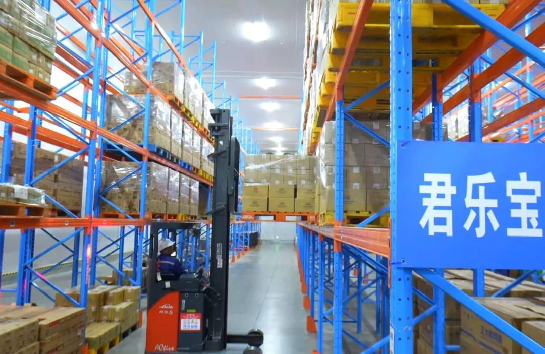 蜀?！辆龢穼殤?zhàn)略合作升級(jí)，打造全國極速冷鏈網(wǎng)，破解短保鮮奶配送難題