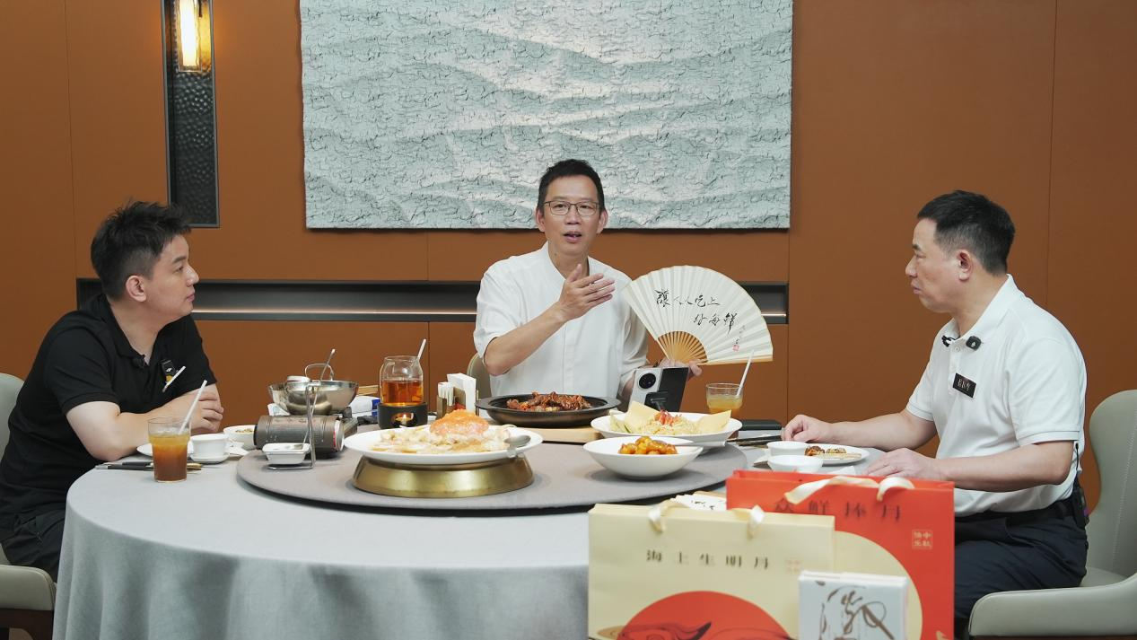 吳曉波探店徐記海鮮：在5萬(wàn)億餐飲紅海中，讀懂“難而正確”的長(zhǎng)期主義