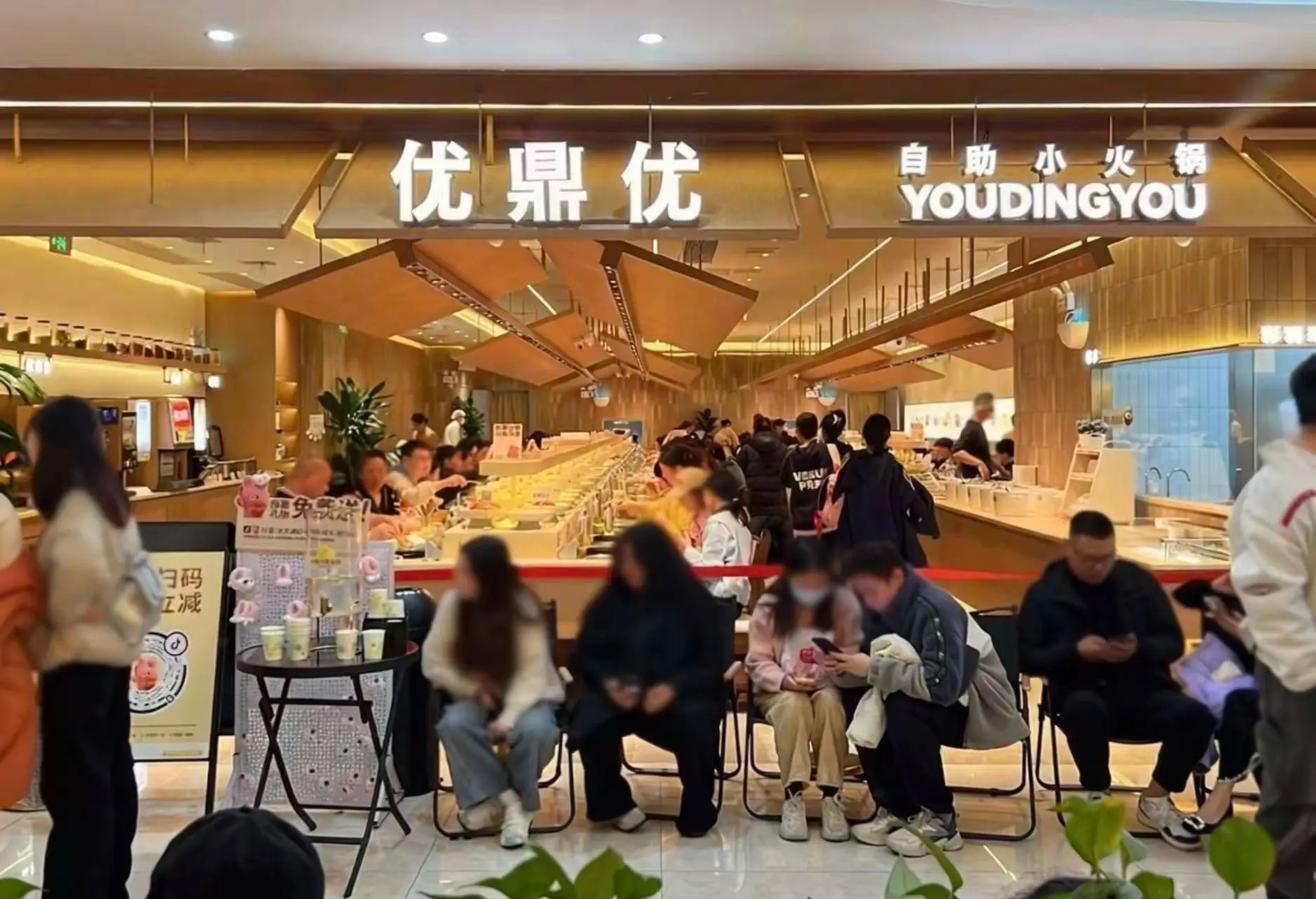 長(zhǎng)沙又出新王，日排隊(duì)超2000桌，海底撈旗下舉高高原班人馬再造一個(gè)小火鍋！